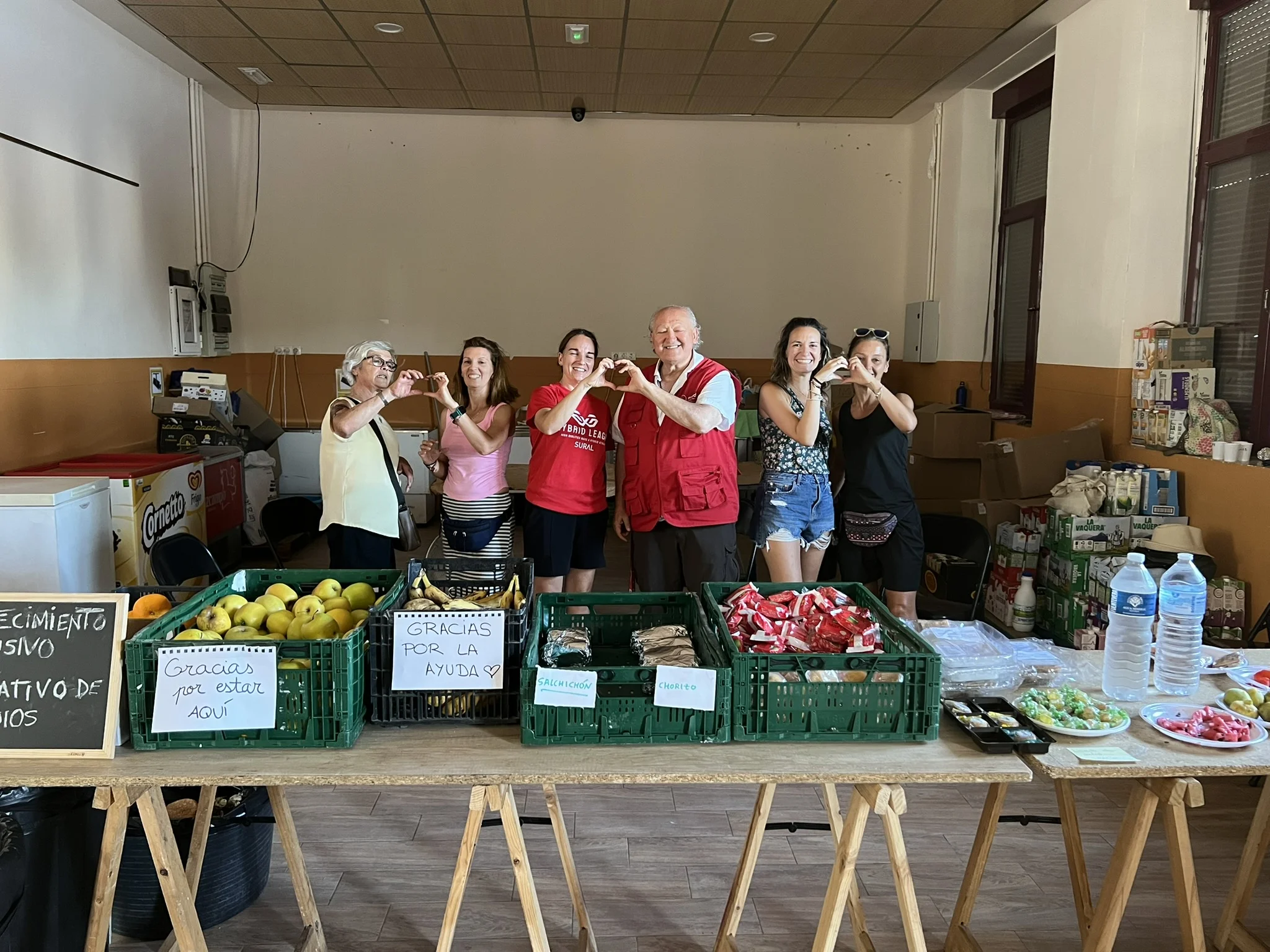 Reparto de alimentos y bienes esenciales a las familias afectadas